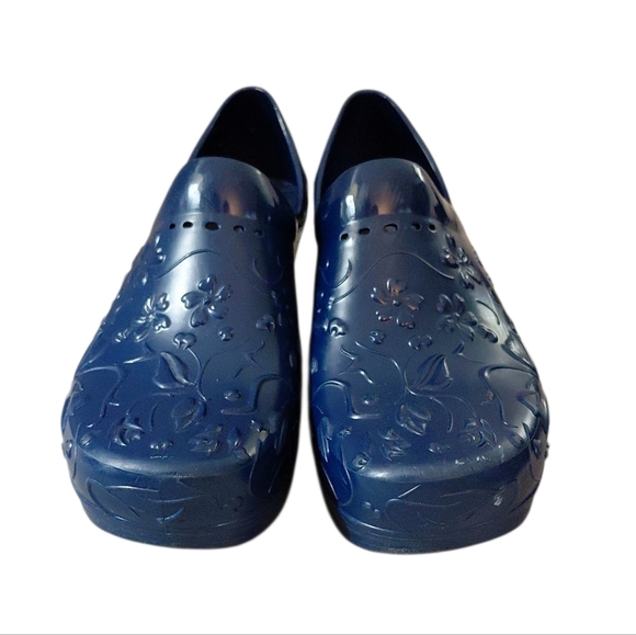 Dansko Pixie Rubber Clog Shoes Blue Embossed Tooled Floral Slip Ons Size 7 EU 37 - Picture 2 of 10